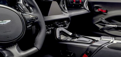 全新的阿斯顿马丁V12 Speedster现已面世