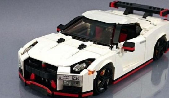 专家Lego建造者创造小型日产GT-R Nismo