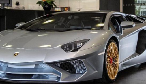 最后一款兰博基尼Aventador SV拥有独特的规格 配备保时捷918液态金属蓝漆工作