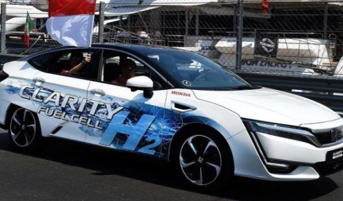 摩纳哥王子阿尔伯特驾驶本田Clarity燃料电池参加摩纳哥2017年一级方程式大奖赛