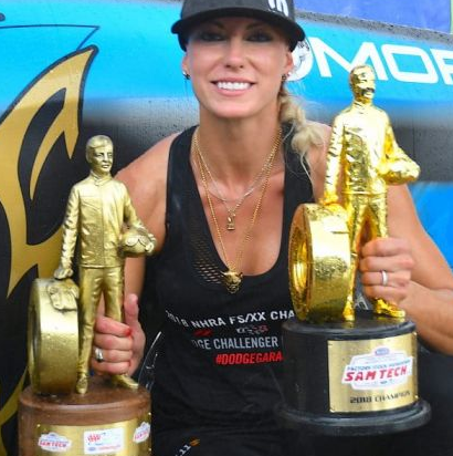Leah Pritchett驾驶她的道奇挑战者获得第三场胜利和冠军