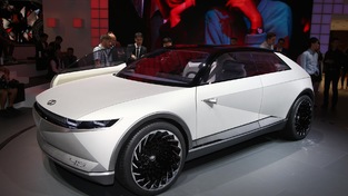 现代45概念车预览未来的电动汽车设计