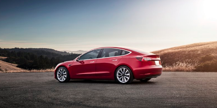 特斯拉的Model 3继续引起电动汽车新贵的头痛