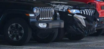 有海外媒体曝光了一组全新Jeep大切诺基的最新谍照