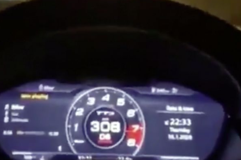 奥迪Speedster在约翰内斯堡的N1上以时速308 km的速度拍摄
