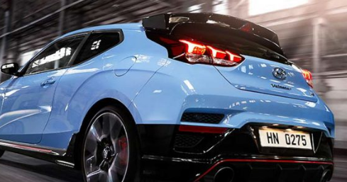 现代制作了一个很酷的视频 展示了更新的2021 Veloster N