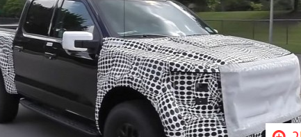 2021年福特F-150猛禽出现在第一个间谍视频中