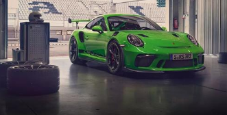 有海外媒体曝光了疑似全新一代保时捷911GT3 RS的伪装车谍照