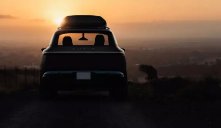 Lucid在新照片中揭示了特斯拉Model X竞争对手
