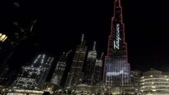 保时捷将世界上最高的建筑变成巨型Taycan广告牌