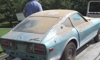 观看此350英里Datsun 280z在40年内首次洗净的情况