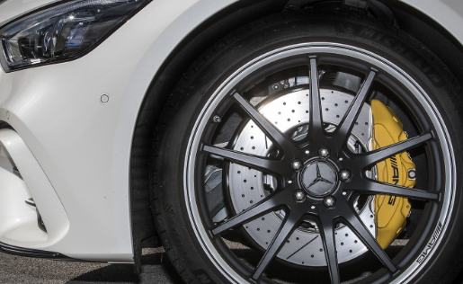 梅赛德斯奔驰AMG已宣布在美国召回一批制造错误的轮毂盖的GT53和GT63超级轿车