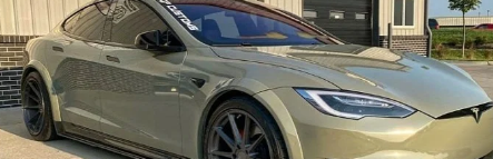 宽体特斯拉Model S自豪地穿着不对称凹面Vertini合金