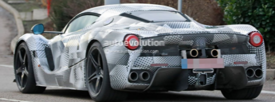 混合动力法拉利F80超级跑车M子是具有三个排气口的LaFerrari