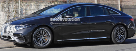 761马力的梅赛德斯AMG EQS原型正在寻找保时捷Taycans