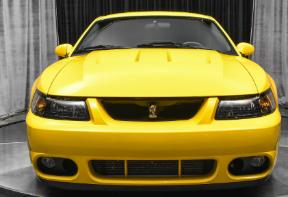 2004 年福特野马是一款罕见的 SVT Cobra 收藏品