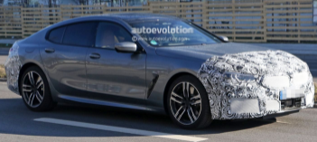 2023 BMW 8 系 LCI 保持其更纤细的肾形格栅