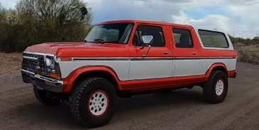 由于 Roush SVT F-150 Raptor增压的 1979 年福特野马变成了4 门