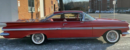 1959 年雪佛兰 Impalas 的三重奏混合了原始和未恢复的肌肉