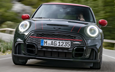 2022MINIJohn Cooper Works 首次亮相带有宝马肾形格栅设计的暗示