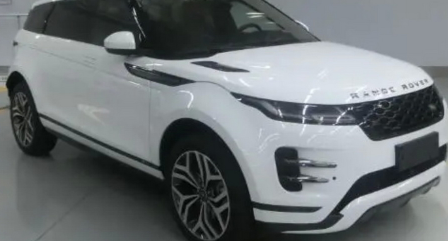 2022 Range Rover Evoque LWB 完全不加掩饰地被相机捕捉到