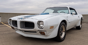 Polar White 1970 Pontiac Trans Am 价值 7 万美元的肌肉做得很好