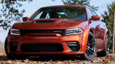 2021 年道奇 Charger SRT Hellcat Redeye 内饰的优缺点