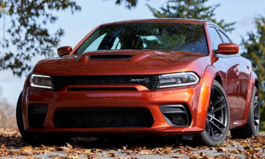 2021 年道奇 Charger SRT Hellcat Redeye 内饰的优缺点