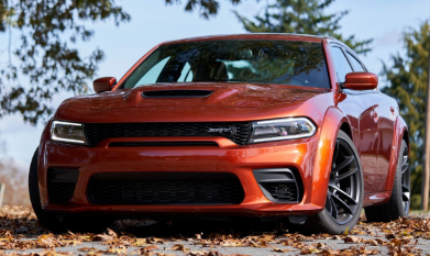 2021 年道奇 Charger SRT Hellcat Redeye 内饰的优缺点