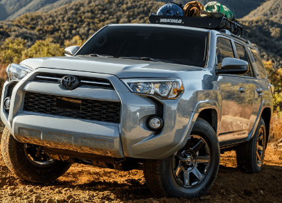 2021 款丰田 4Runner SUV配备 LED 大灯和雾灯