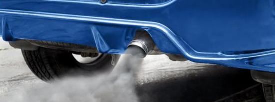 排气管冒白烟是怎么回事,·排气管突然大量冒白烟