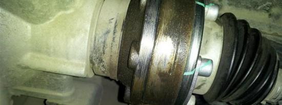 换半轴油封工时费,·半轴油封漏油的正确处理方法