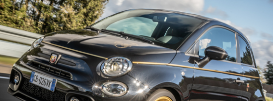 2021 Abarth 595 Scorpioneoro 是一个有限的事件小热舱