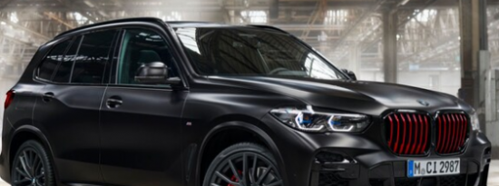 2022款宝马X5黑色朱砂版漆黑如夜