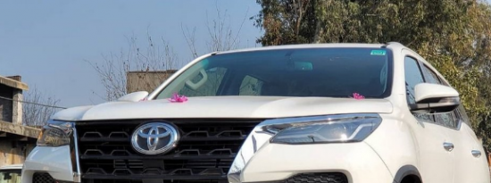 2021ToyotaFortuner配备了一些闪亮的12辐售后合金非常适合高端SUV