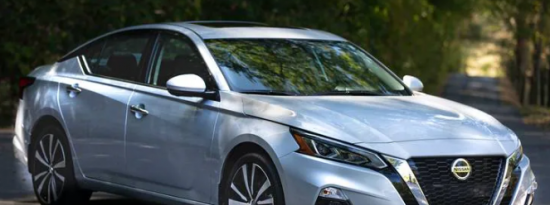 日产Altima是一款创新的中型轿车
