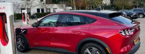 2月24日特斯拉在试点计划中向其他电动汽车开放超级充电器