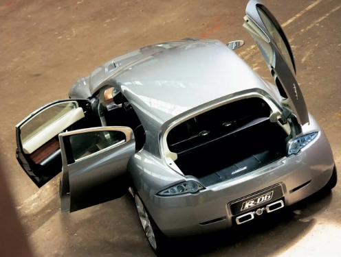 捷豹RD6是一款带有自杀式门的V6柴油掀背车