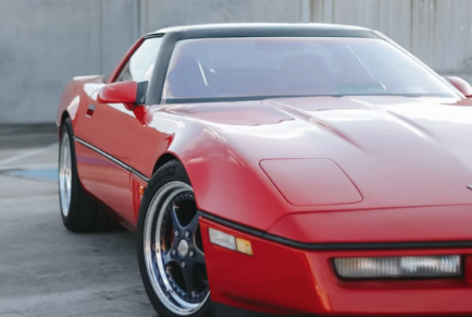 1990ChevroletCorvetteZR1是我们带来的今日拖车拍卖精选