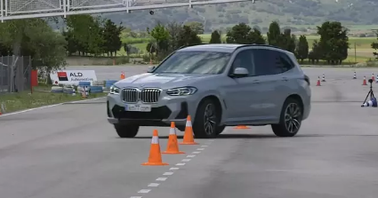 全新BMWX3被测试驼鹿测试